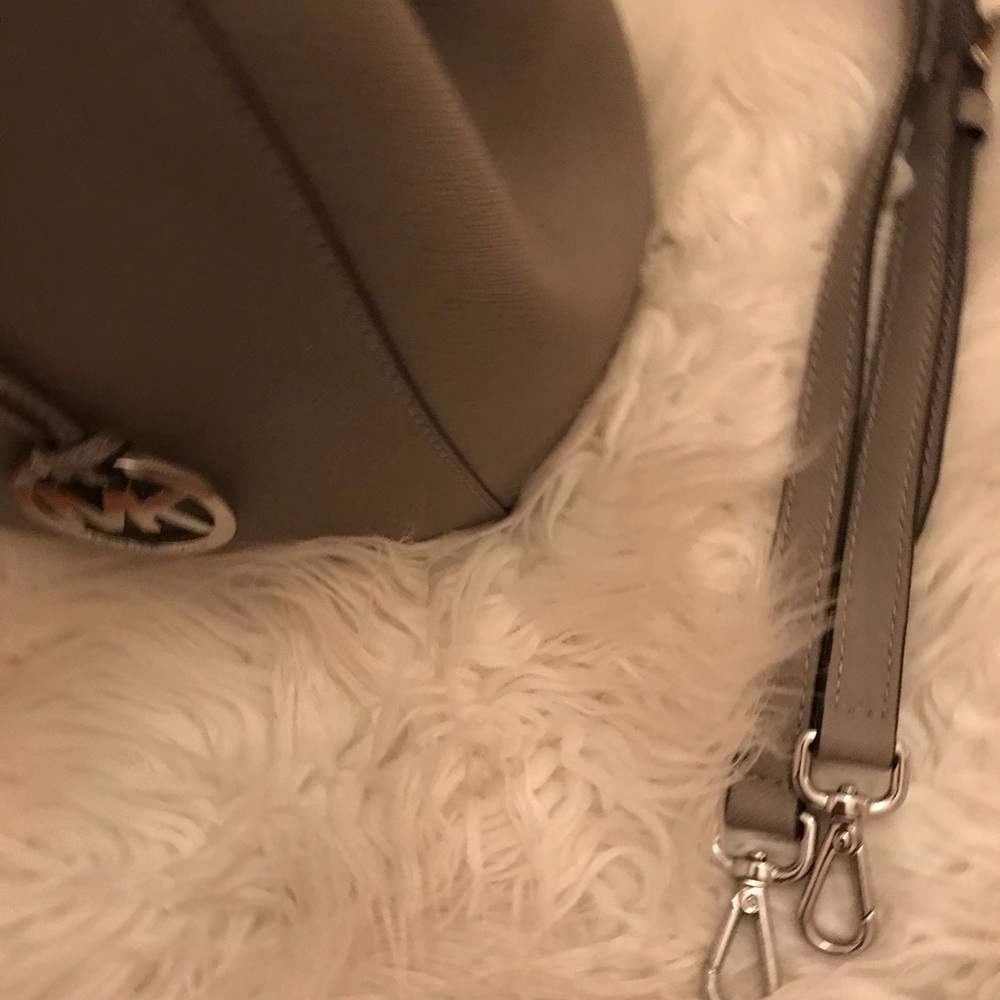 Michael Kors Hand Bag - Picture 3 of 9
